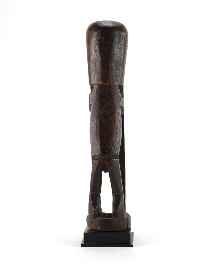Unique Korwar statue from Geelvink Bay - ex-collection Willem Zwiep - Vergulde Kat