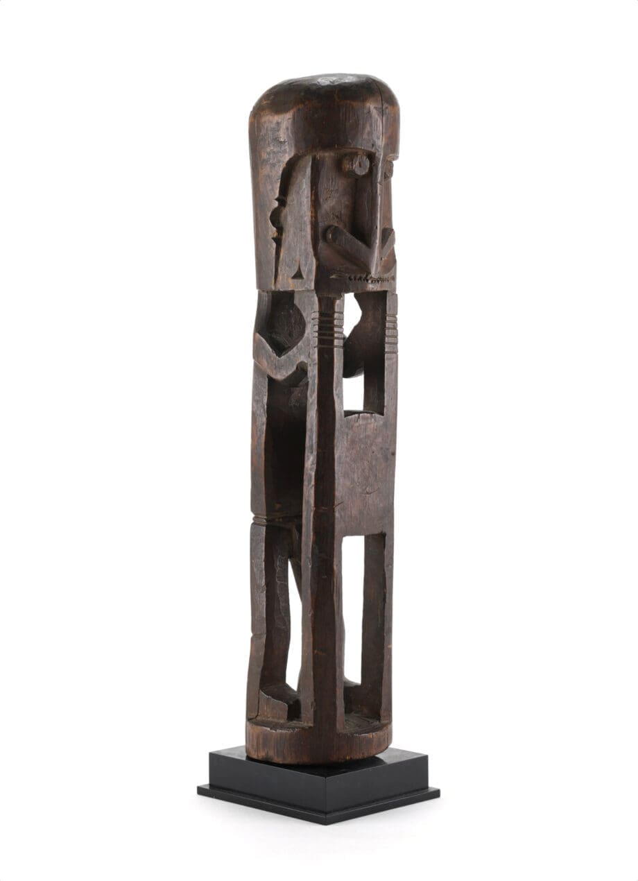 Unique Korwar statue from Geelvink Bay - ex-collection Willem Zwiep - Vergulde Kat