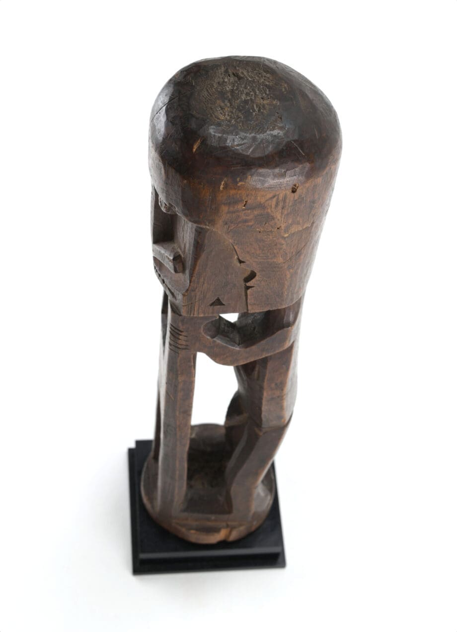Unique Korwar statue from Geelvink Bay - ex-collection Willem Zwiep - Vergulde Kat