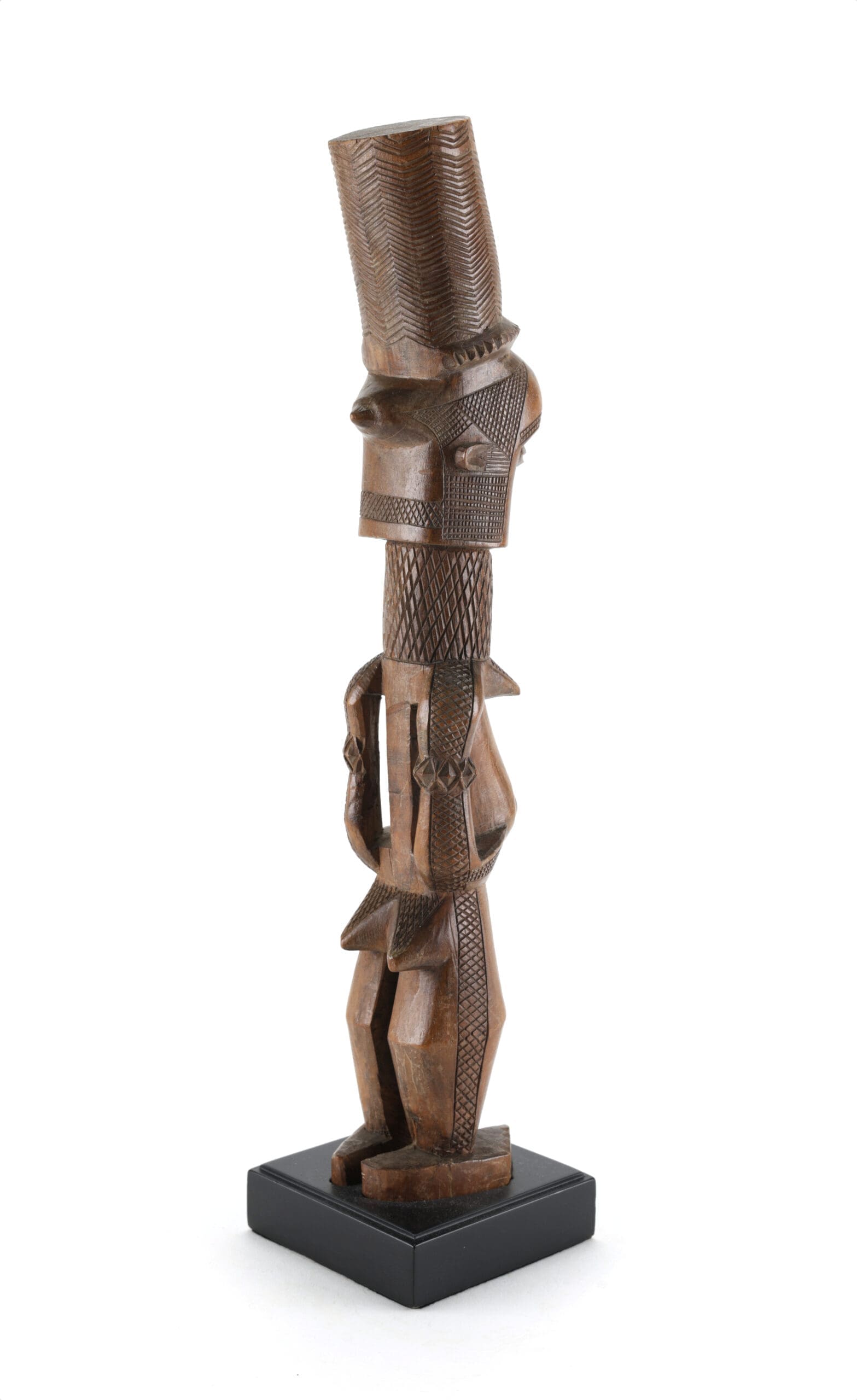 Kongolesische Statue mit Kopfschmuck (Kuba, Kasai-Region) – Ex-Sammlung Gerd Korinthenberg – Detailfoto