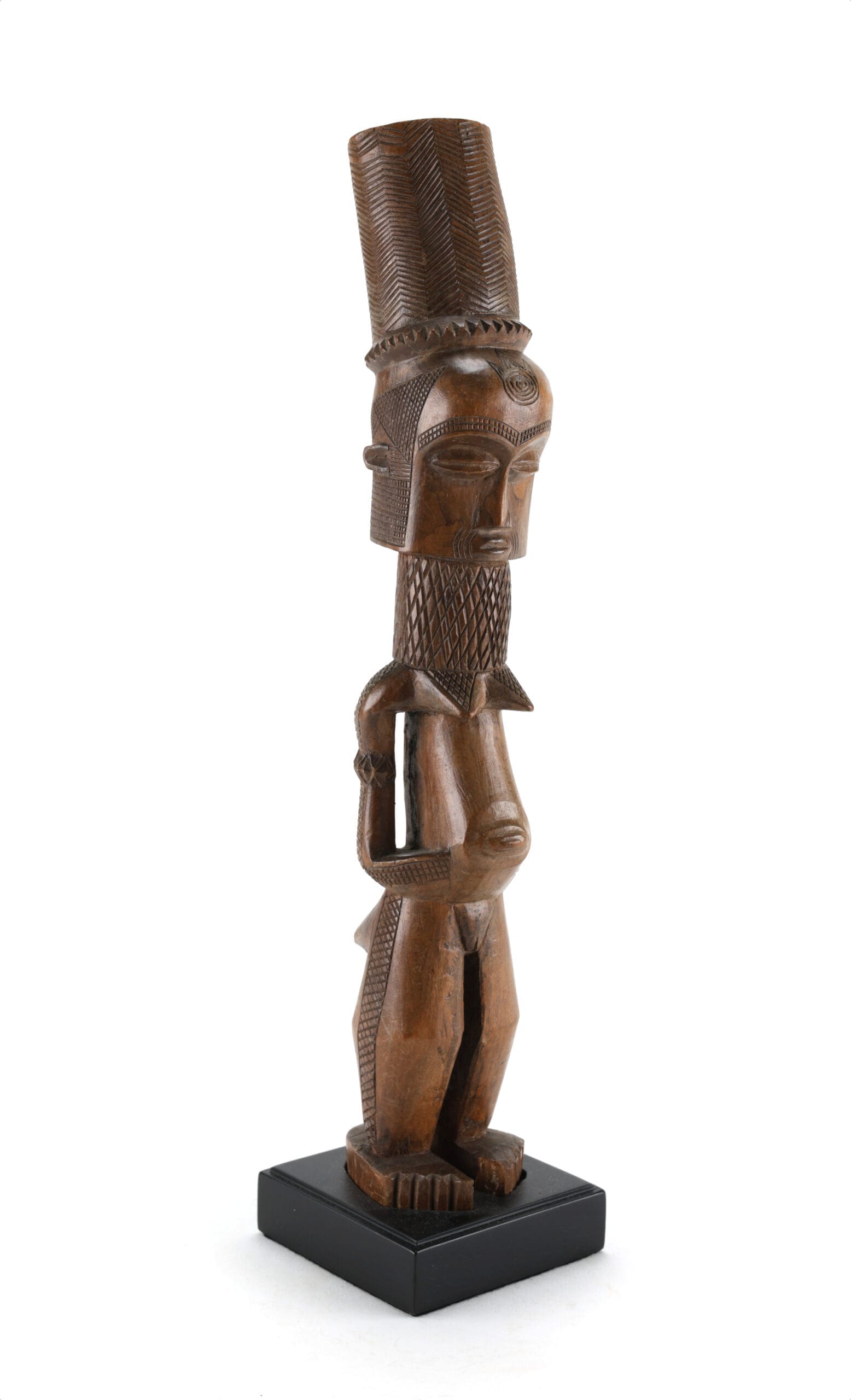 Kongolesische Statue mit Kopfschmuck (Kuba, Kasai-Region) – Ex-Sammlung Gerd Korinthenberg – Detailfoto