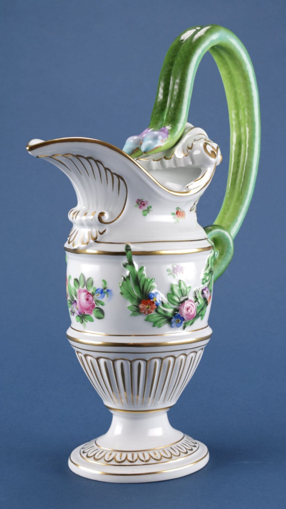 Elegant Herend porcelain jug with snake handle - model 6625C - hand-painted masterpiece from Hungary - Vergulde Kat