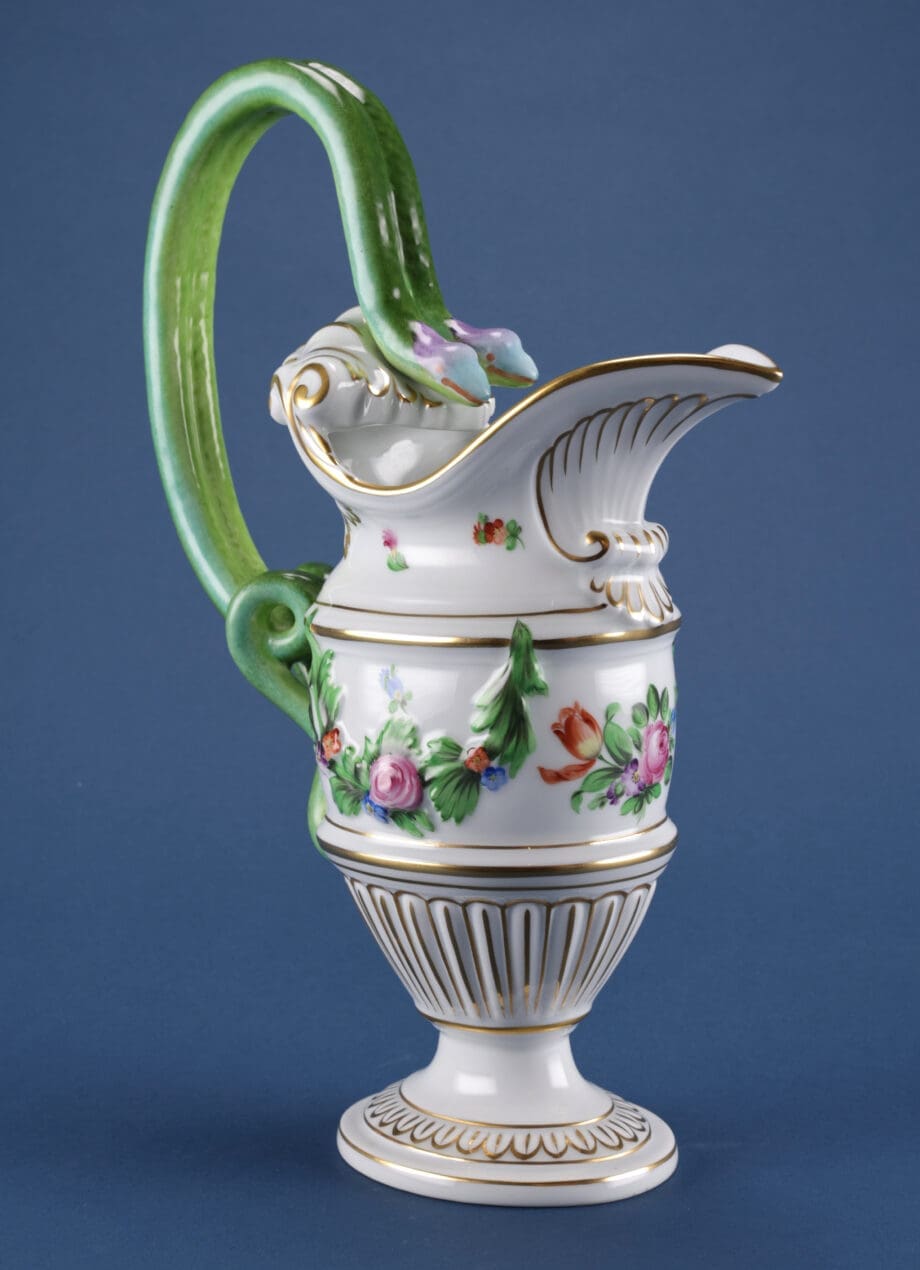 Elegant Herend porcelain jug with snake handle - model 6625C - hand-painted masterpiece from Hungary - Vergulde Kat