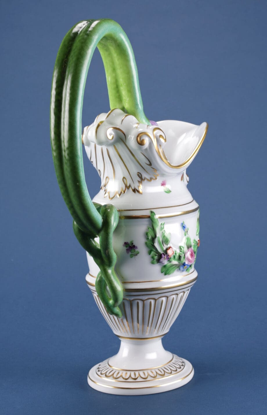 Elegant Herend porcelain jug with snake handle - model 6625C - hand-painted masterpiece from Hungary - Vergulde Kat
