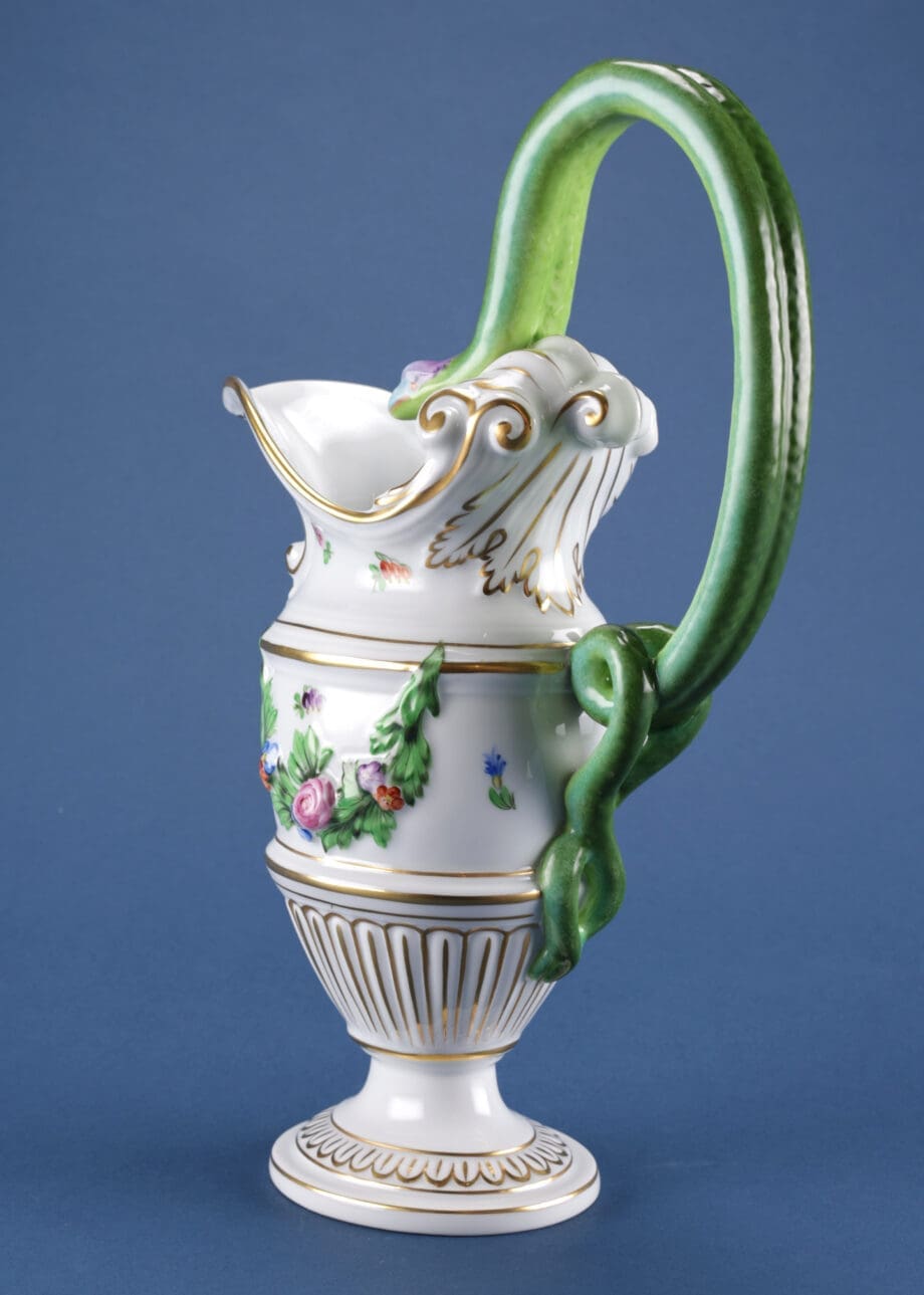 Elegant Herend porcelain jug with snake handle - model 6625C - hand-painted masterpiece from Hungary - Vergulde Kat