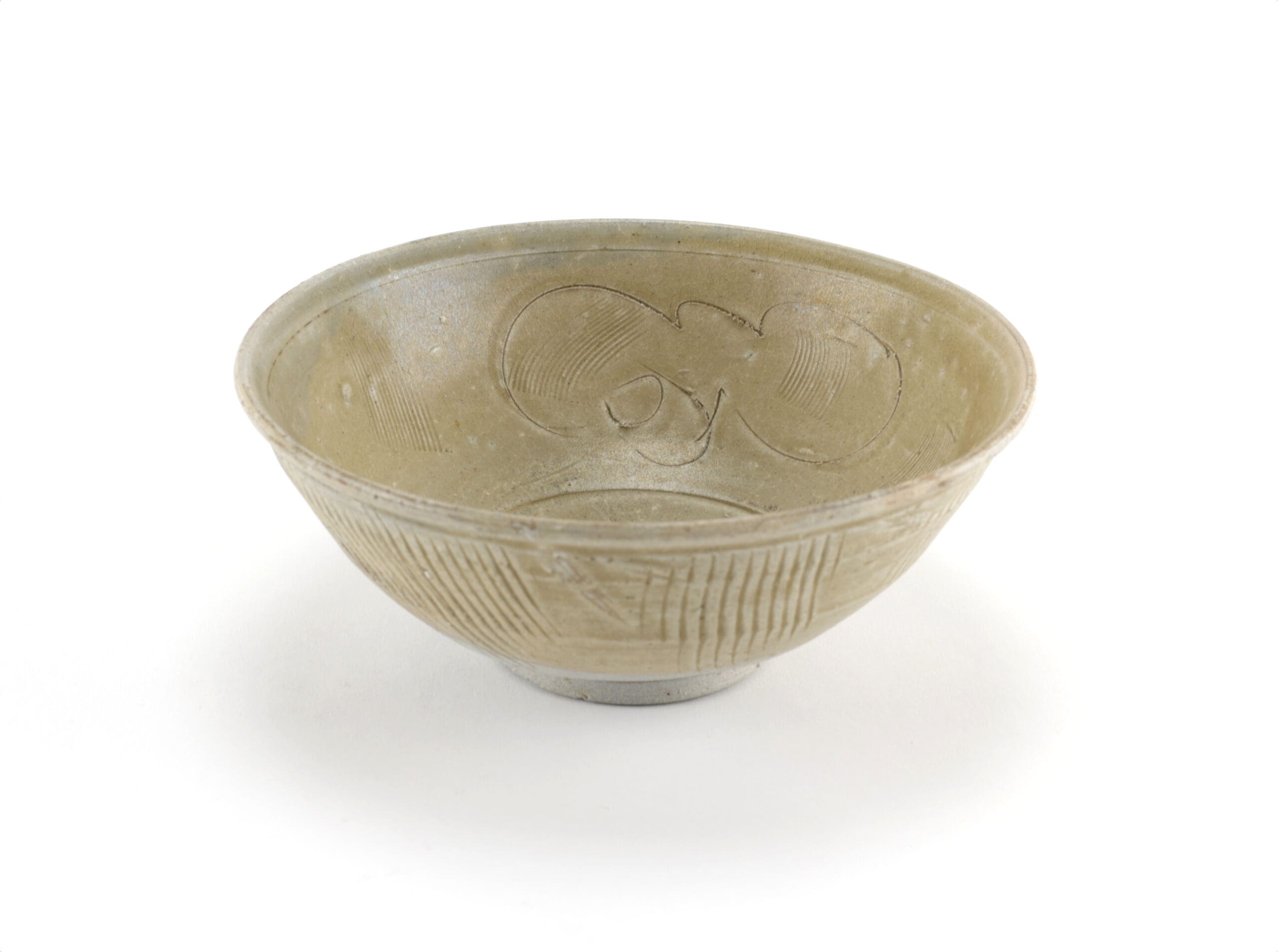 Noordelijke Song celadon schaal met florale reliëfdecoratie – Jepara scheepswrak – detailfoto