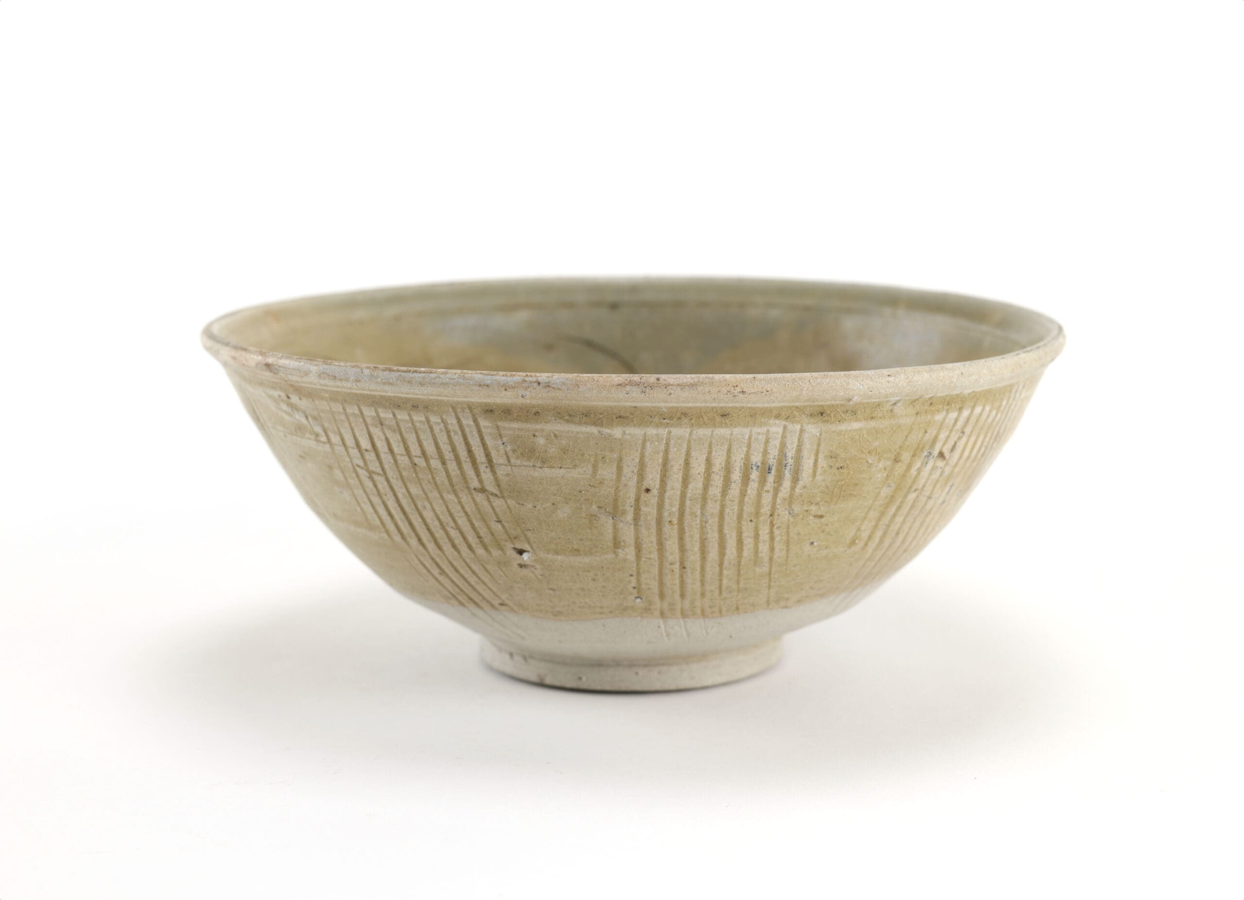 Noordelijke Song celadon schaal met florale reliëfdecoratie – Jepara scheepswrak – detailfoto