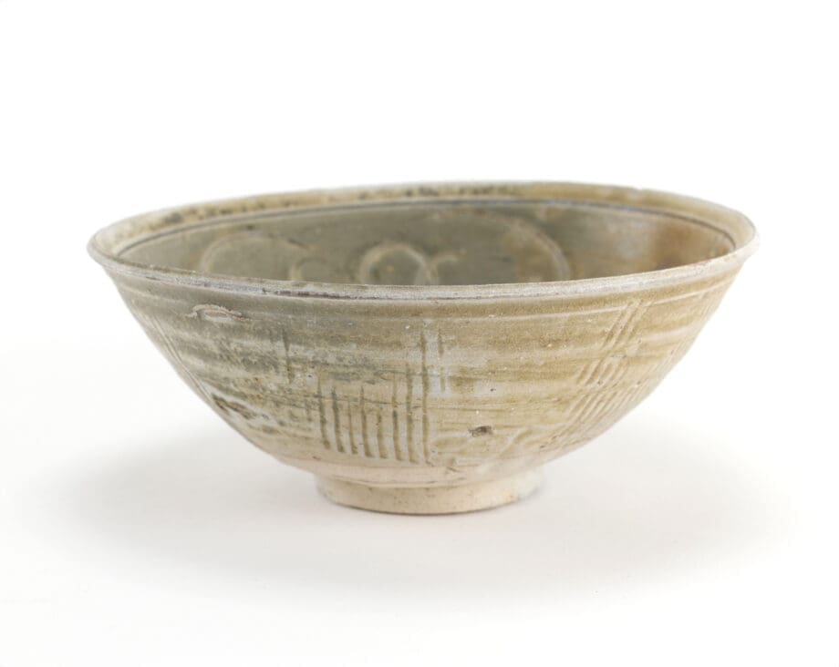 Song dynasty bowl with floral decoration - Jepara shipwreck - Vergulde Kat