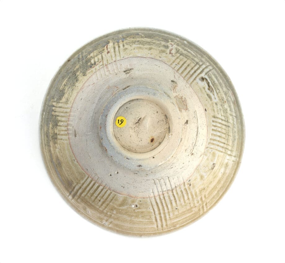 Song dynasty bowl with floral decoration - Jepara shipwreck - Vergulde Kat