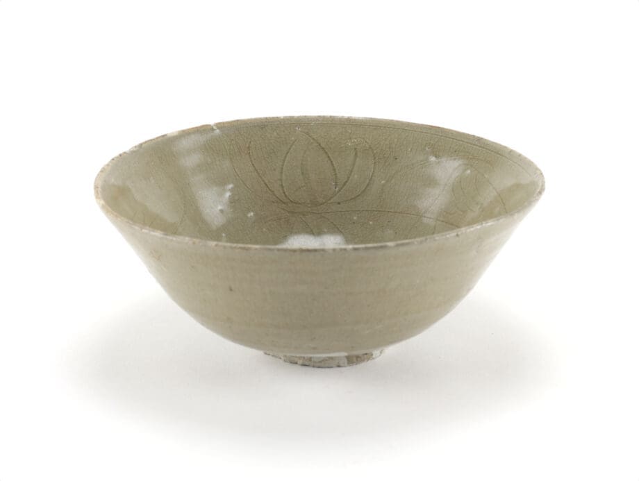 Celadon bowl Northern Song dynasty with lotus motif - Jepara wreck - Vergulde Kat