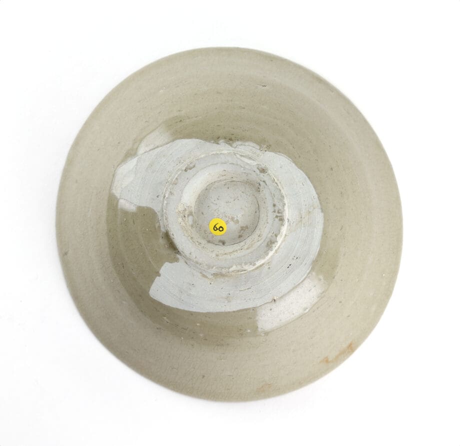 Celadon bowl Northern Song dynasty with lotus motif - Jepara wreck - Vergulde Kat