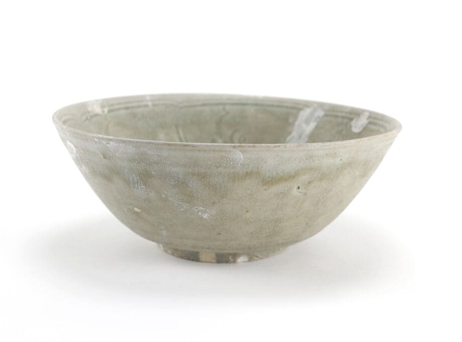 Northern Song celadon bowl with floral decoration - Jepara shipwreck - 19 cm - Vergulde Kat