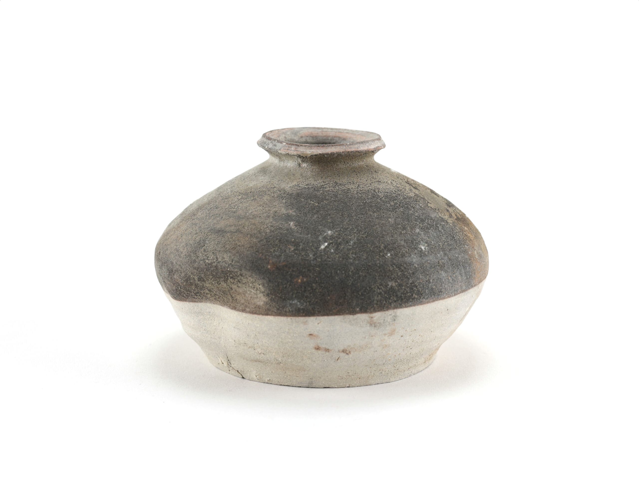 Partially glazed Song jar with signature - Jepara shipwreck - detail photo