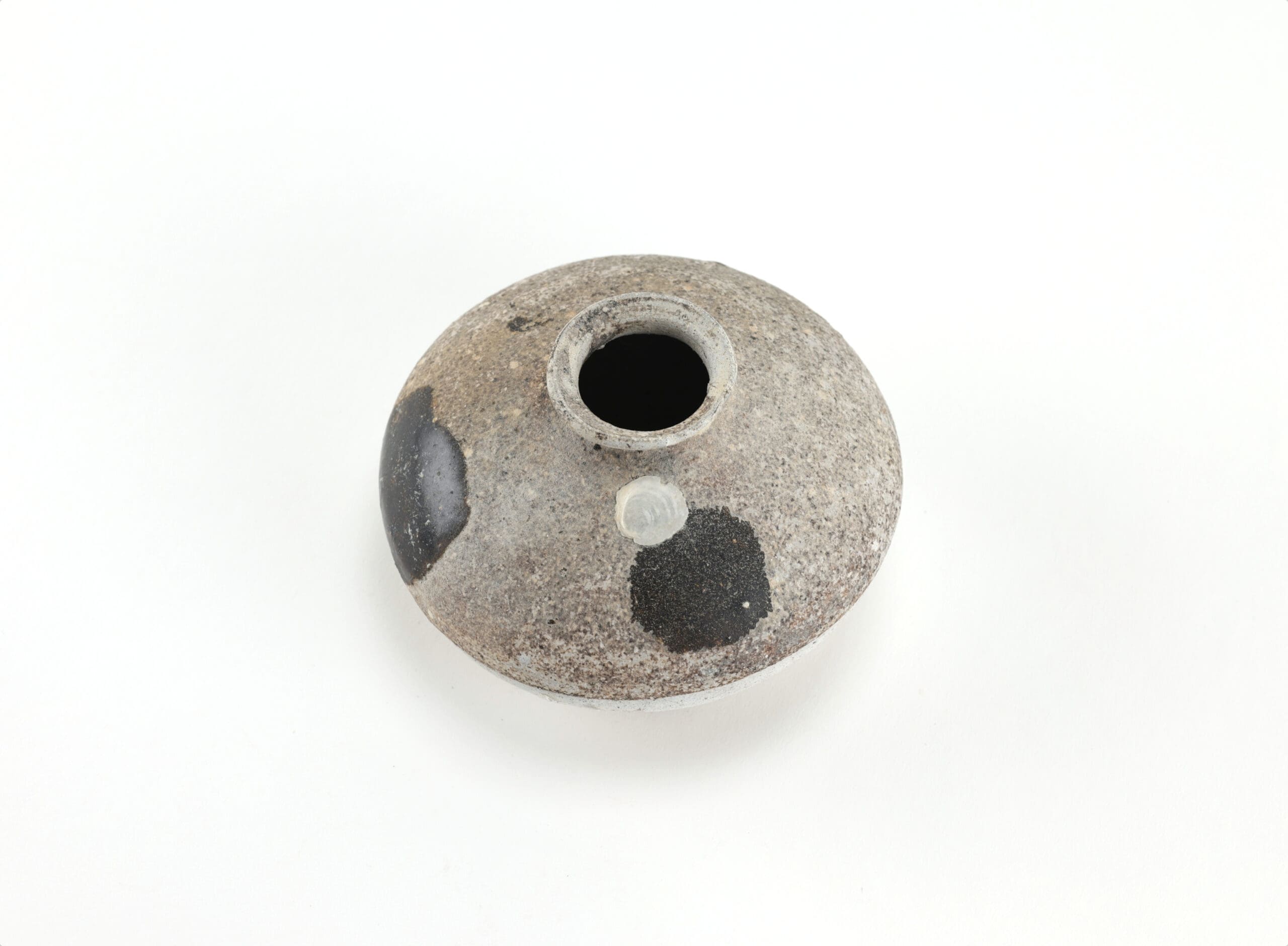 Song dynasty jar with black spots - Jepara shipwreck - detail photo