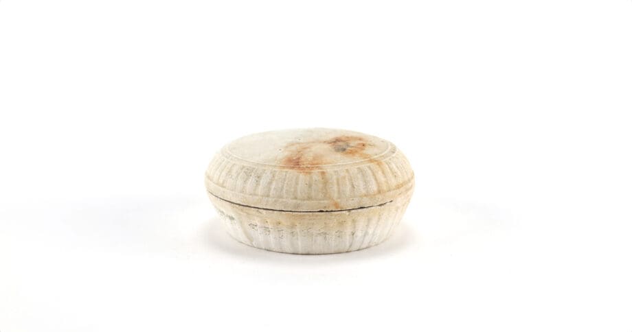 White glazed cosmetics box Song dynasty - Jepara wreck - Vergulde Kat