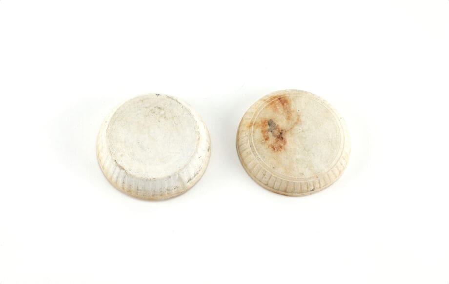 White glazed cosmetics box Song dynasty - Jepara wreck - Vergulde Kat