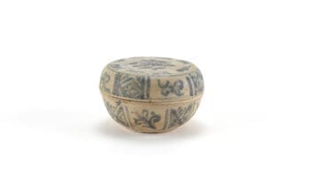 Vietnamese blue and white lidded box, 15th/16th century - detail photo