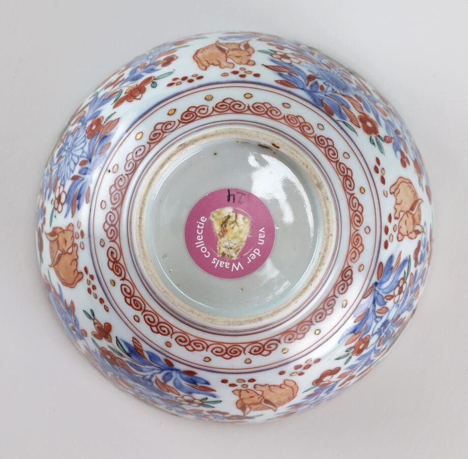 Amsterdam Fur bowl with parrots, butterflies and rabbit - China 18th century - Vergulde Kat