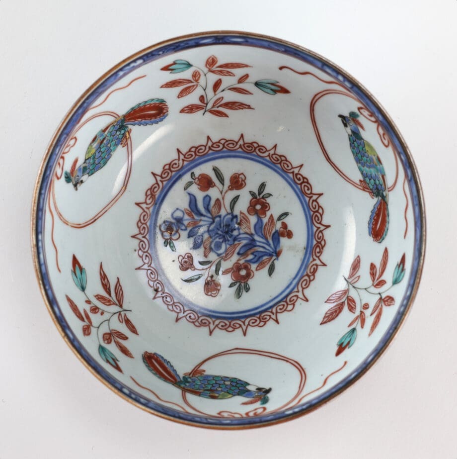 Amsterdam Fur bowl with parrots, butterflies and rabbit - China 18th century - Vergulde Kat