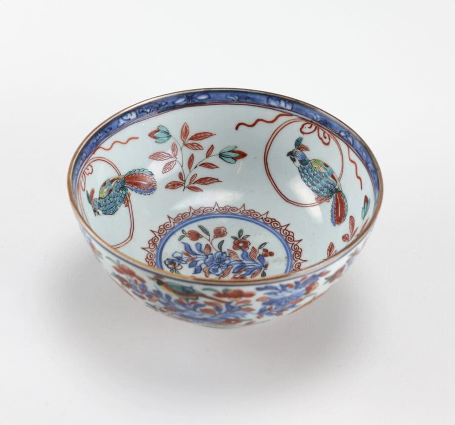 Amsterdam Fur bowl with parrots, butterflies and rabbit - China 18th century - Vergulde Kat