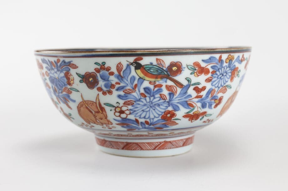 Amsterdam Fur bowl with parrots, butterflies and rabbit - China 18th century - Vergulde Kat