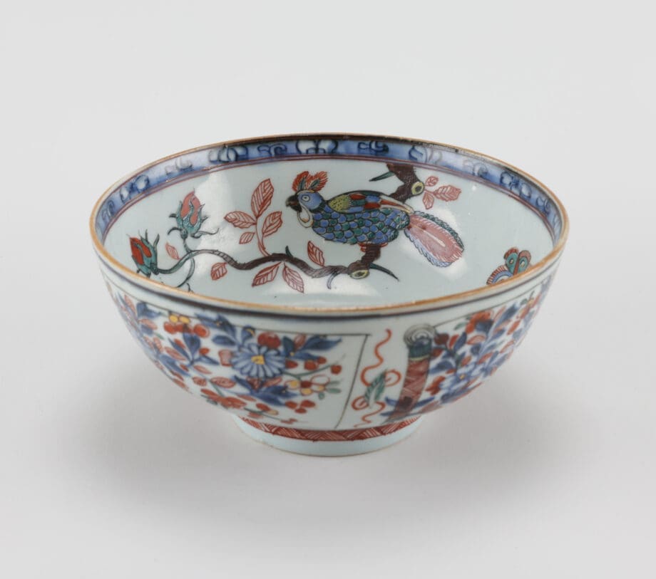 Amsterdam Fur bowl with parrots and butterflies - China 18th century - Vergulde Kat