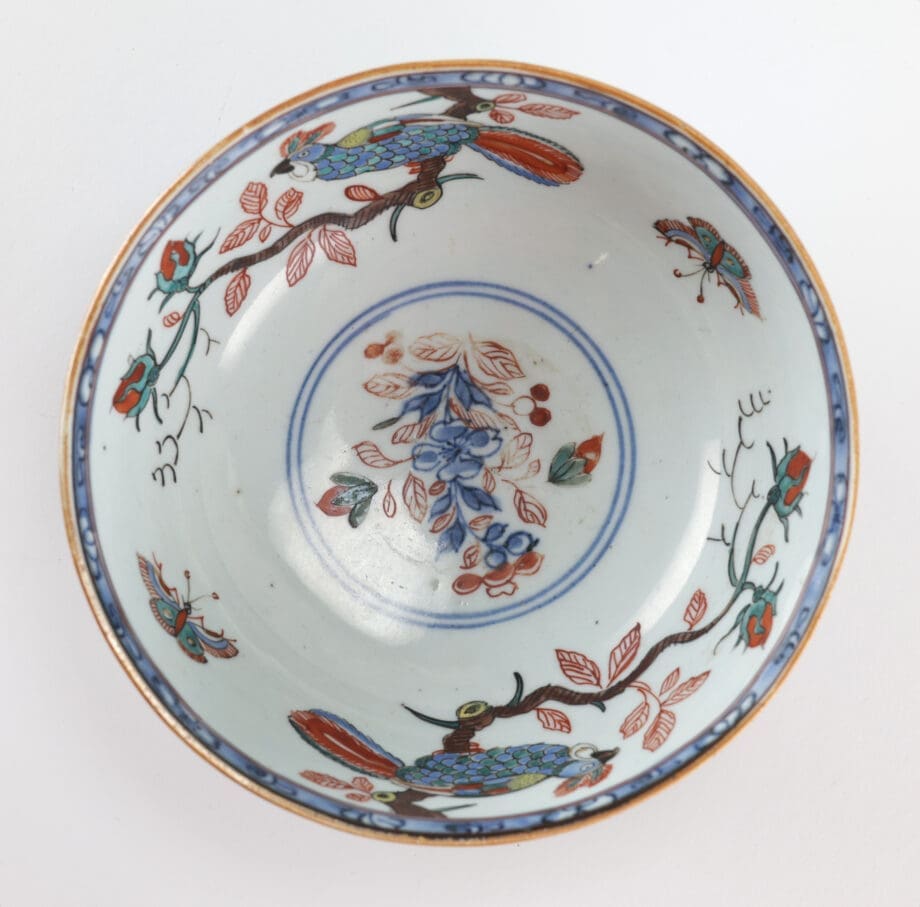 Amsterdam Fur bowl with parrots and butterflies - China 18th century - Vergulde Kat
