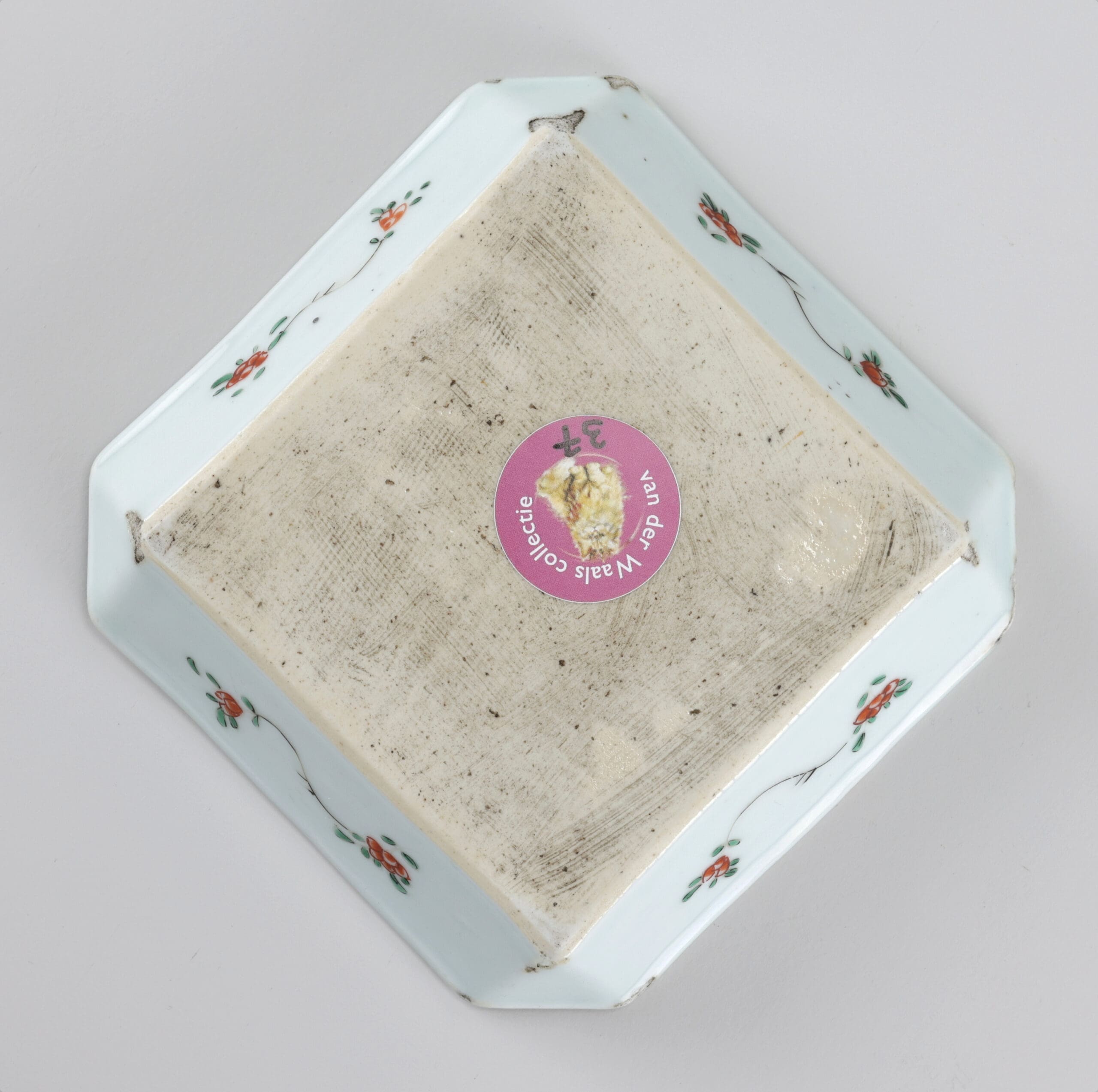Assiette Kangxi de la Famille Verte avec cerf et grue – 12,6 cm – photo de détail