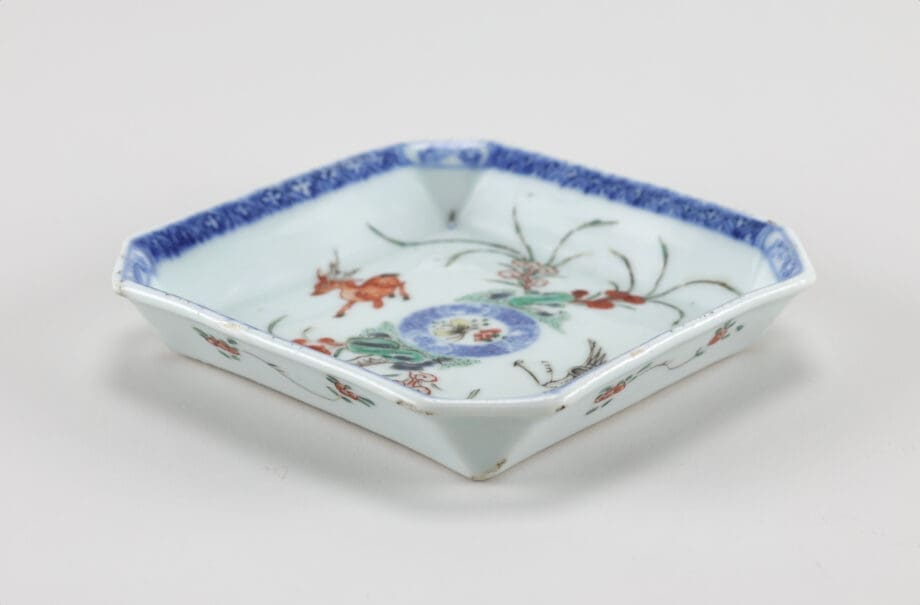 Assiette Kangxi « Famille Verte » avec cerf et grue – 12,6 cm – Vergulde Kat