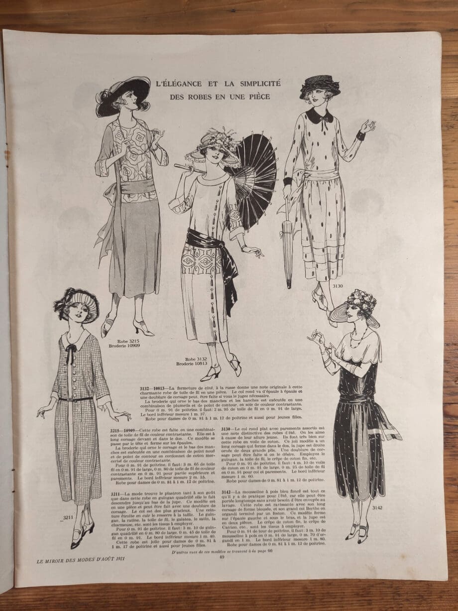 Le Miroir des Modes – August 1921, Nr. 2 | Vintage Französisches Modeblatt | Aquarell-Coverillustration von Charles E. Flower – Vergulde Kat