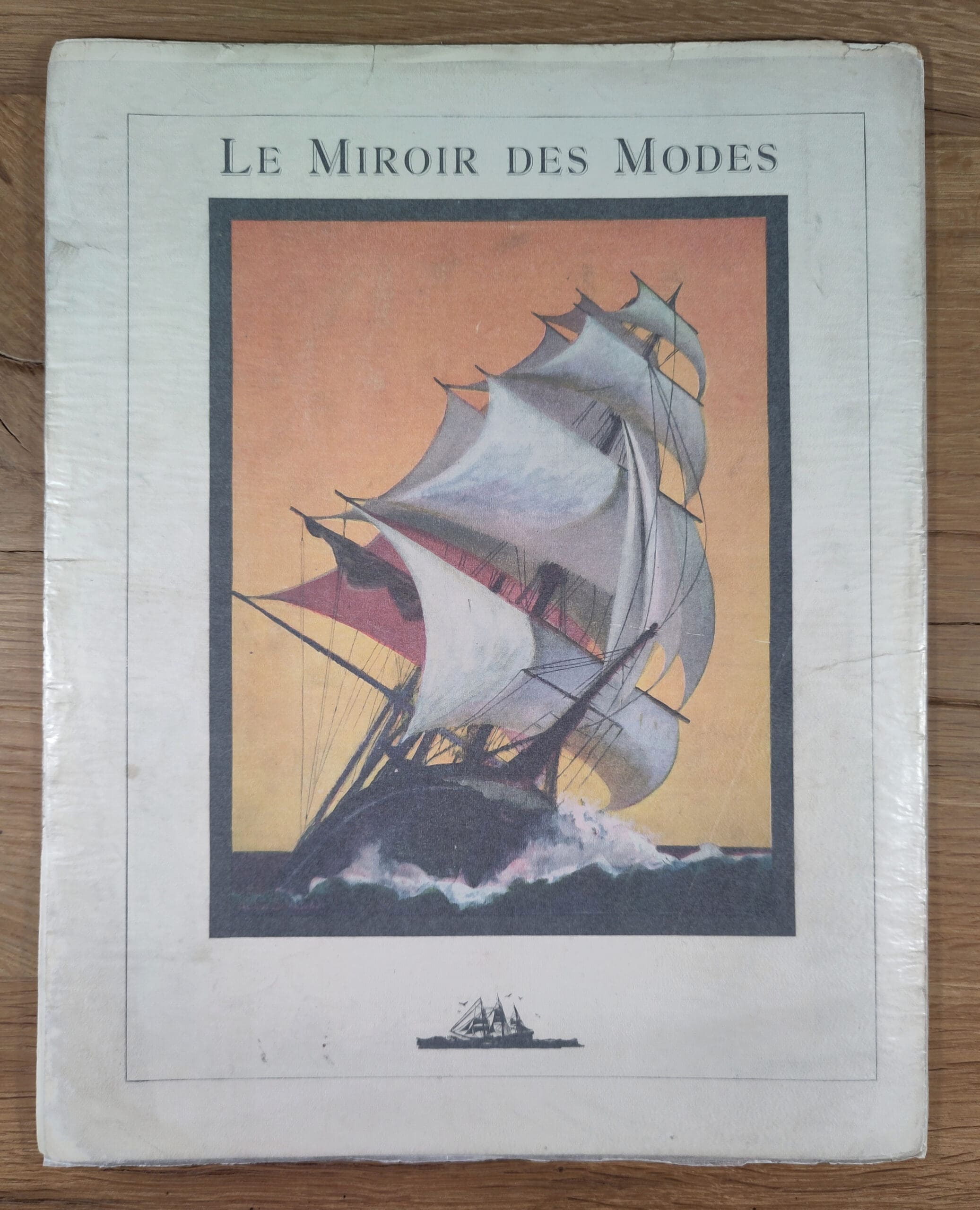 Le Miroir des Modes – Juli 1922, Nr. 1 | Vintage Frans Modeblad met Illustratie van Parkieten – detailfoto