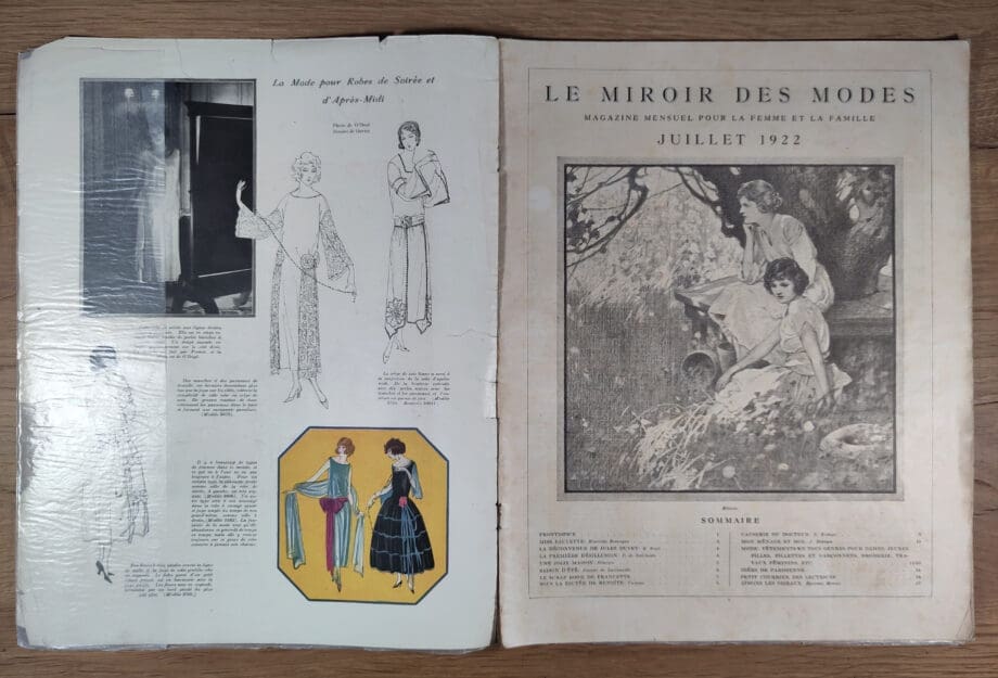 Le Miroir des Modes – Juli 1922, Nr. 1 | Vintage Frans Modeblad met Illustratie van Parkieten – Vergulde Kat