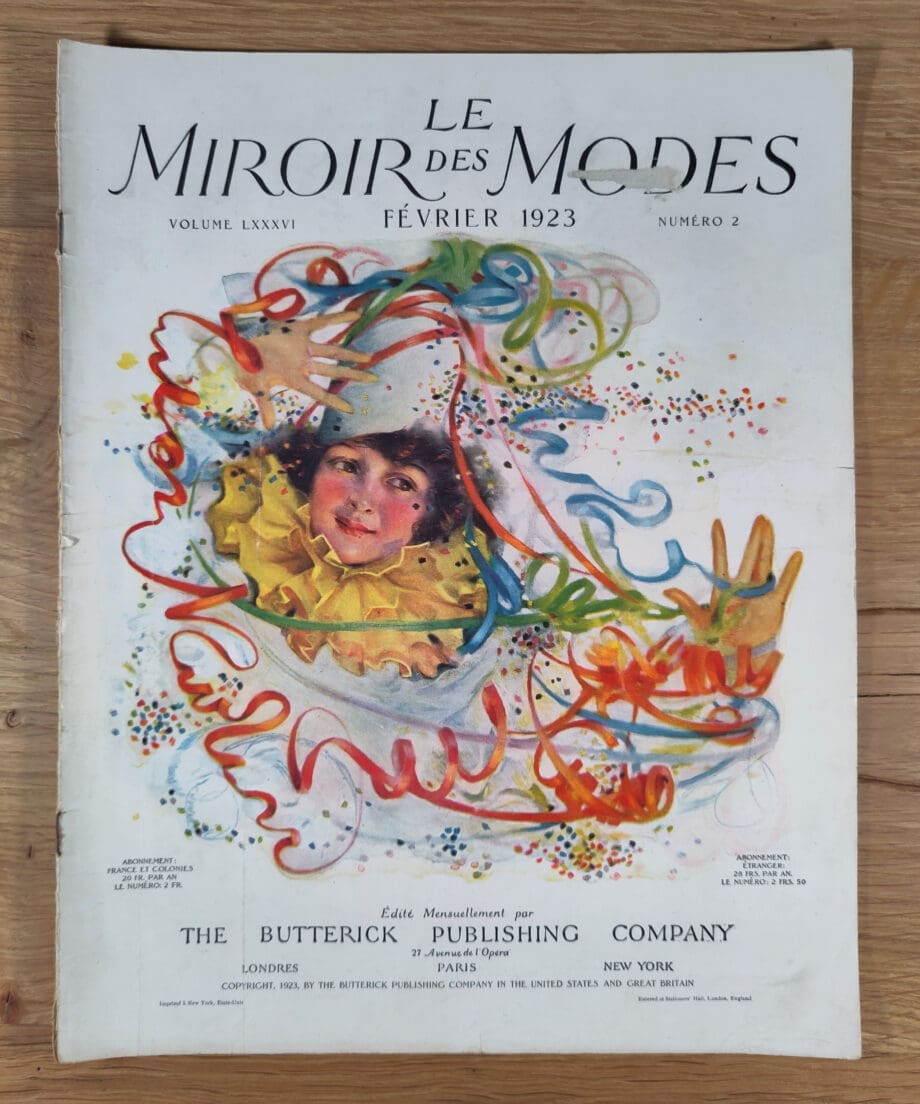 Le Miroir des Modes – Février 1923, n° 2 | Magazine de mode français vintage avec une illustration sur le thème du carnaval – Vergulde Kat