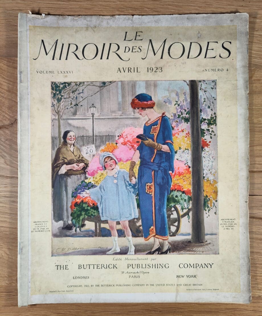 Le Miroir des Modes - April 1923, No. 4 | Vintage French Fashion Magazine with Mother and Daughter at Flower Stall - Vergulde Kat
