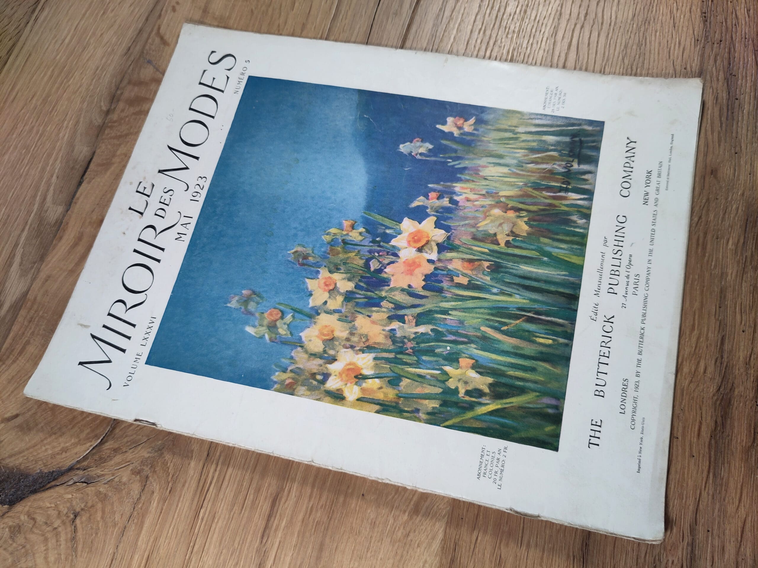 Le Miroir des Modes – Mei 1923 Nr. 5 | Vintage Frans Modeblad met Lentebloemen Illustratie – detailfoto