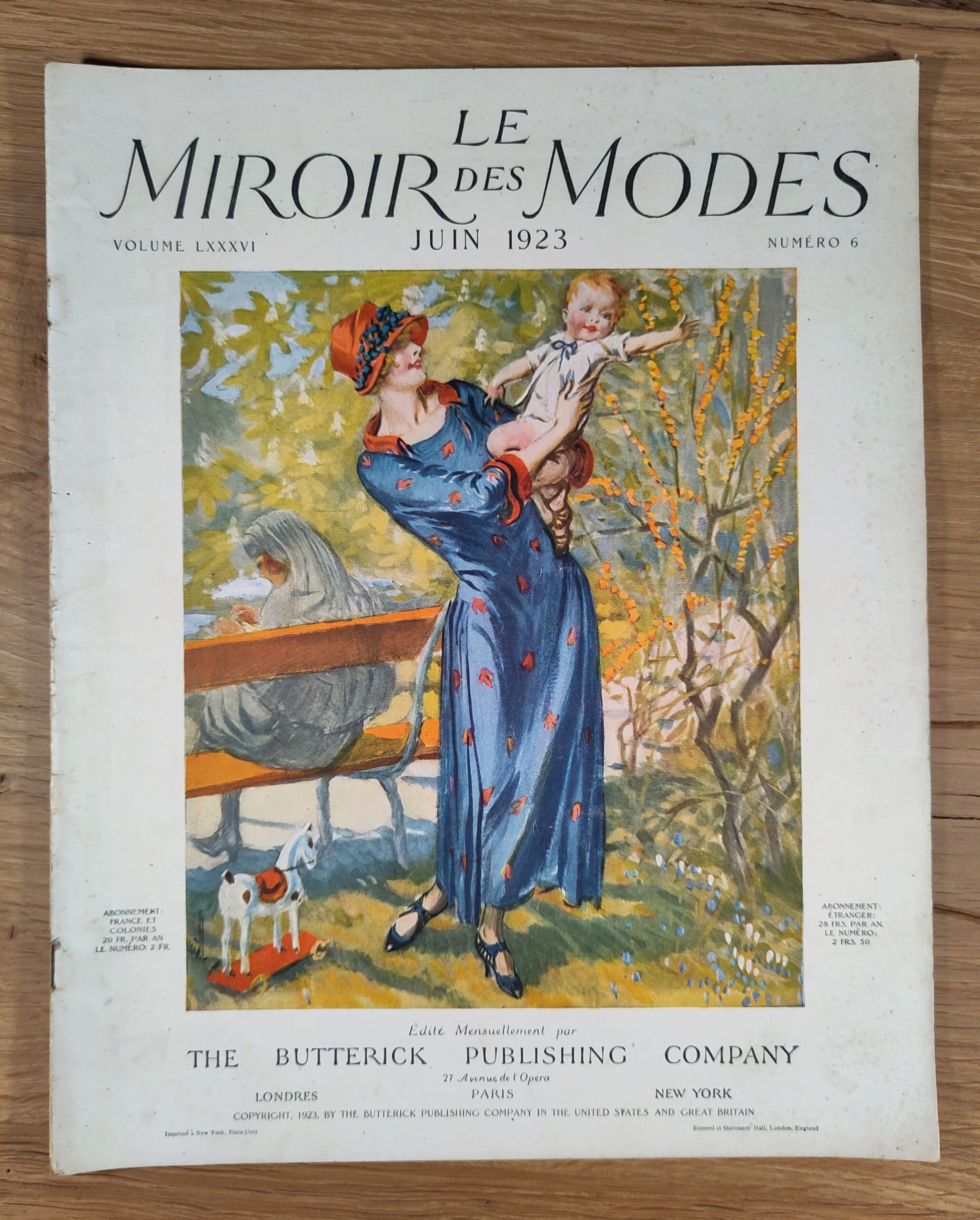 Le Miroir des Modes - June 1923 No. 6 | Vintage French Fashion Magazine with Mother and Child Illustration - detail photo