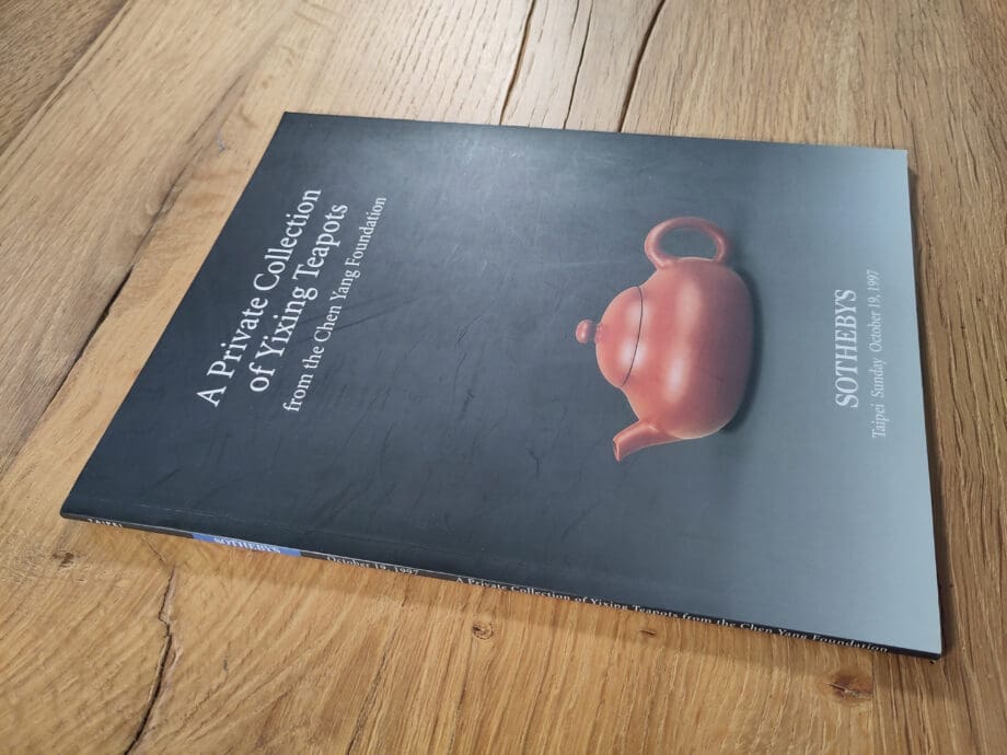 Sotheby’s – Yixing Teapots from the Chen Yang Collection – Taipei 1997 – Vergulde Kat