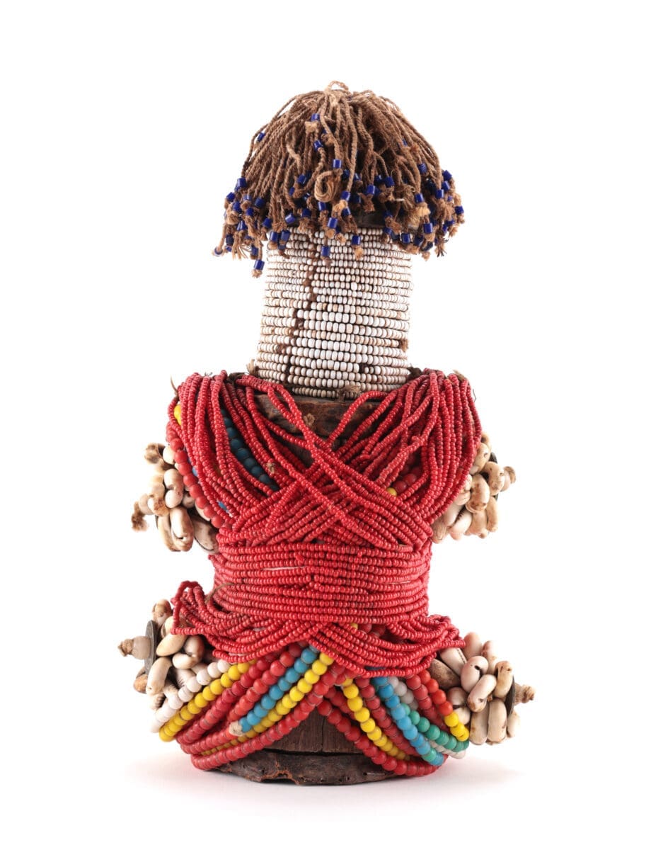 Statua degli antenati Fali del Camerun con perline e conchiglie – 25 cm – Vergulde Kat