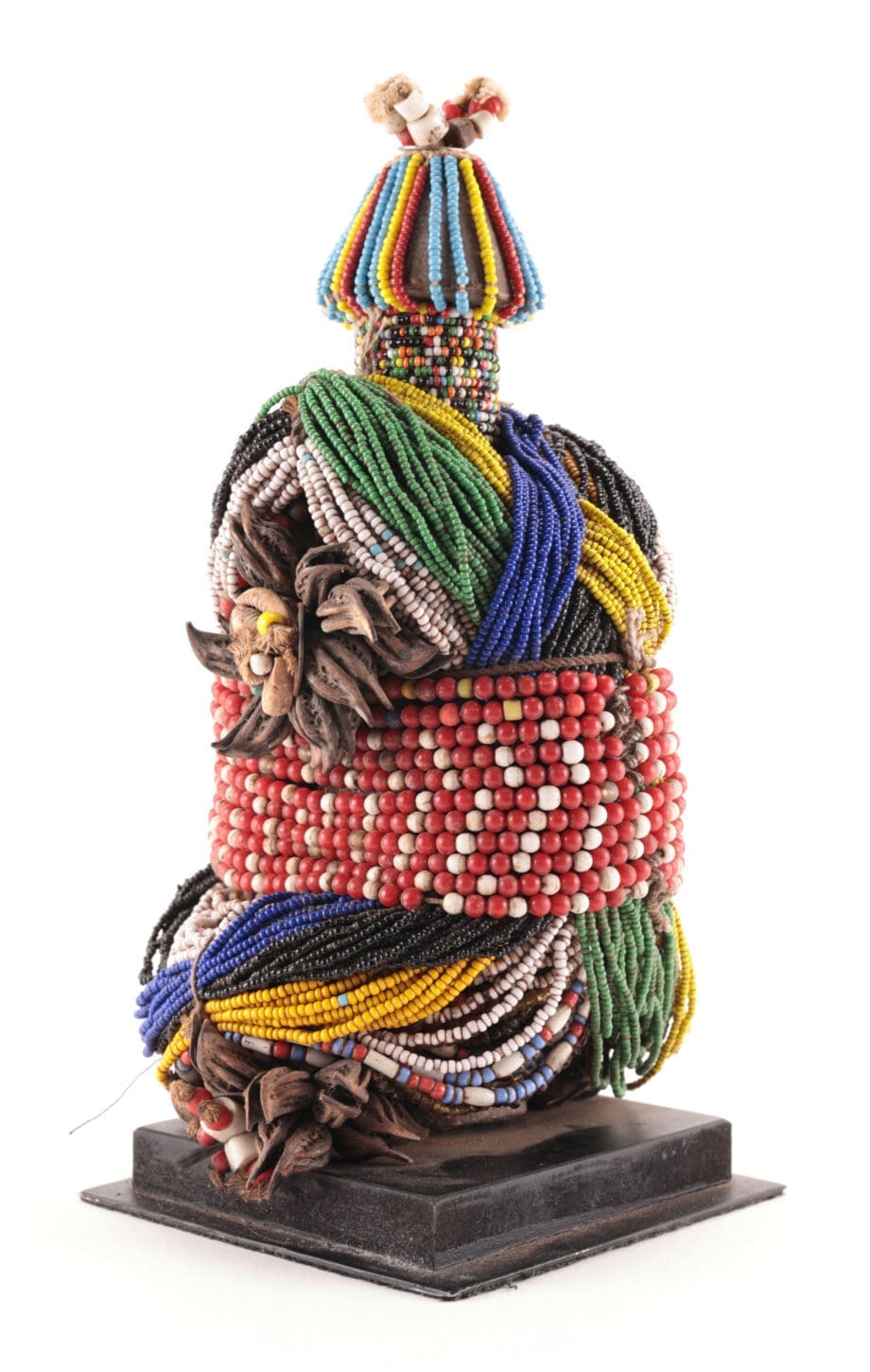 Statua ancestrale Fali del Camerun con decorazioni in perline – 29 cm – Vergulde Kat