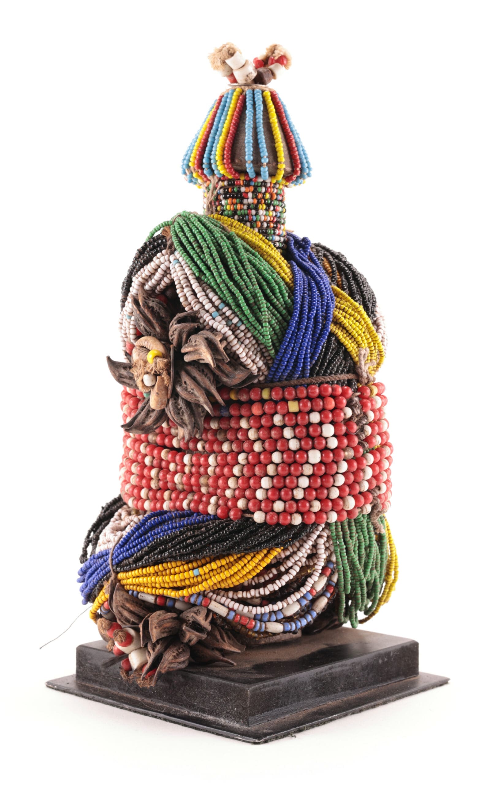 Statua ancestrale Fali del Camerun con decorazione di perline – 29 cm – foto di dettaglio