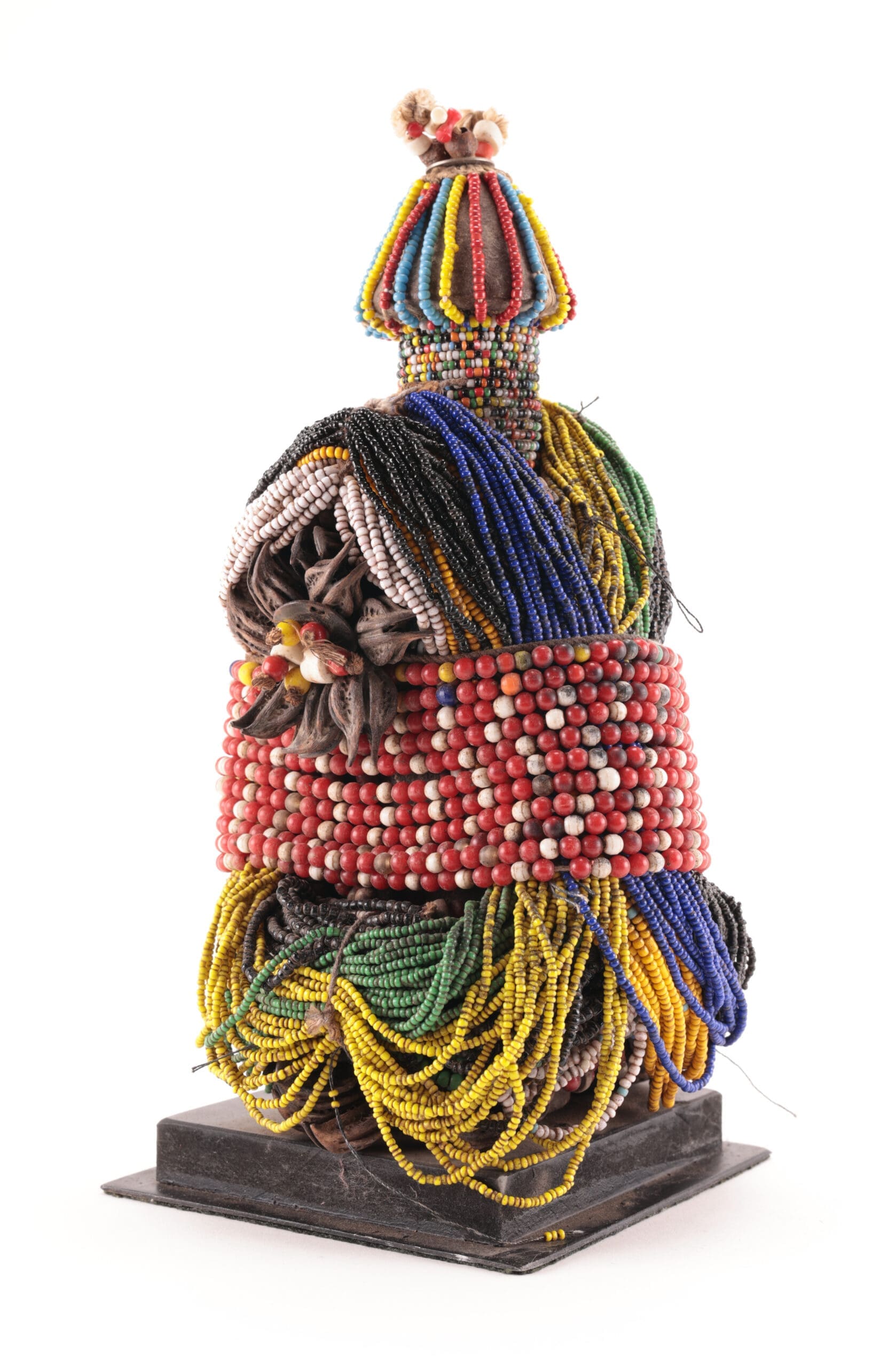 Statua ancestrale Fali del Camerun con decorazione di perline – 29 cm – foto di dettaglio