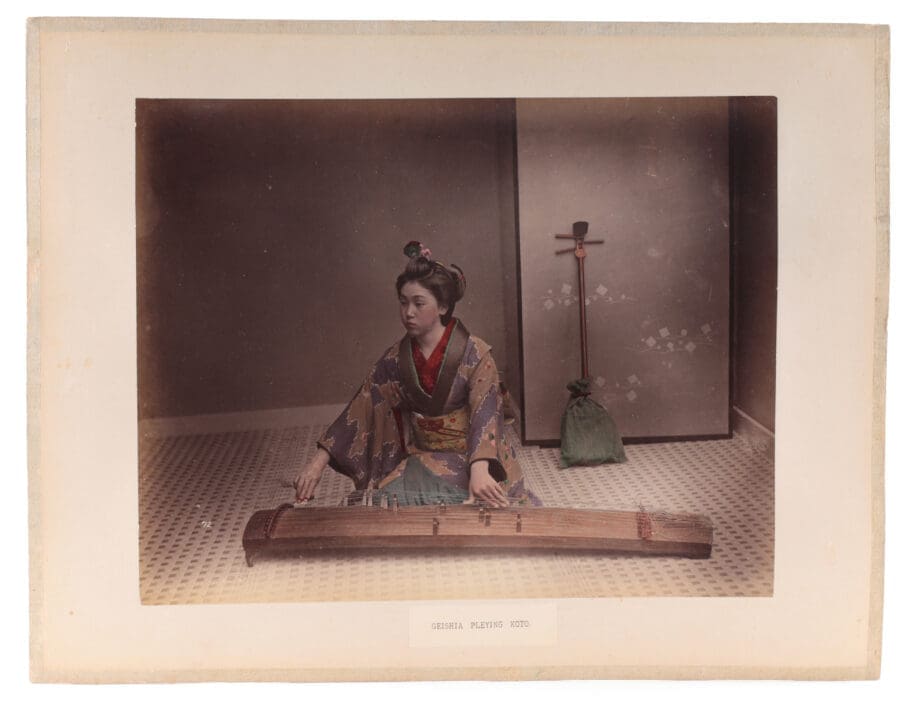 Japanese hand-colored photographs by Raimund von – Stillfried geisha & river landscape, ca. 1880 – Vergulde Kat