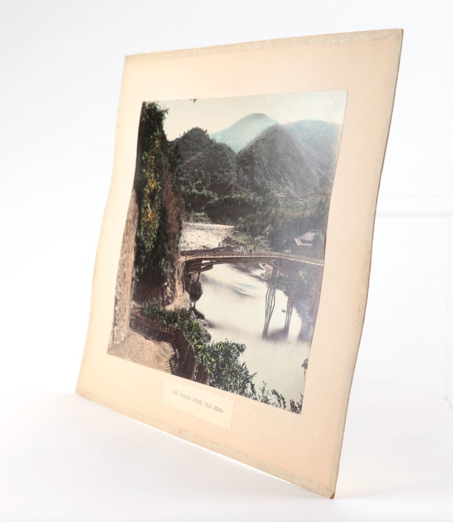 Japanese hand-colored photographs by Raimund von – Stillfried geisha & river landscape, ca. 1880 – Vergulde Kat
