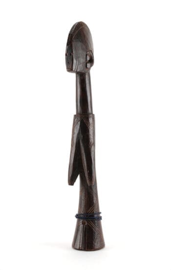 Mossi Biiga pop met littekens en kralen – Burkina Faso – detailfoto