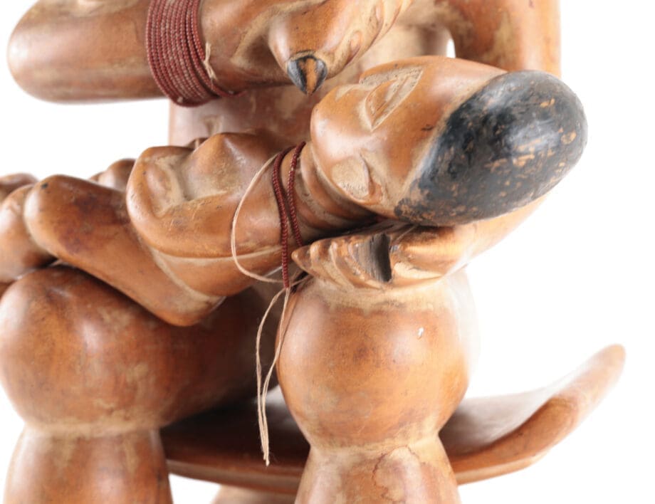Grande statua Akan – madre con bambino e sgabello – Ghana – Vergulde Kat