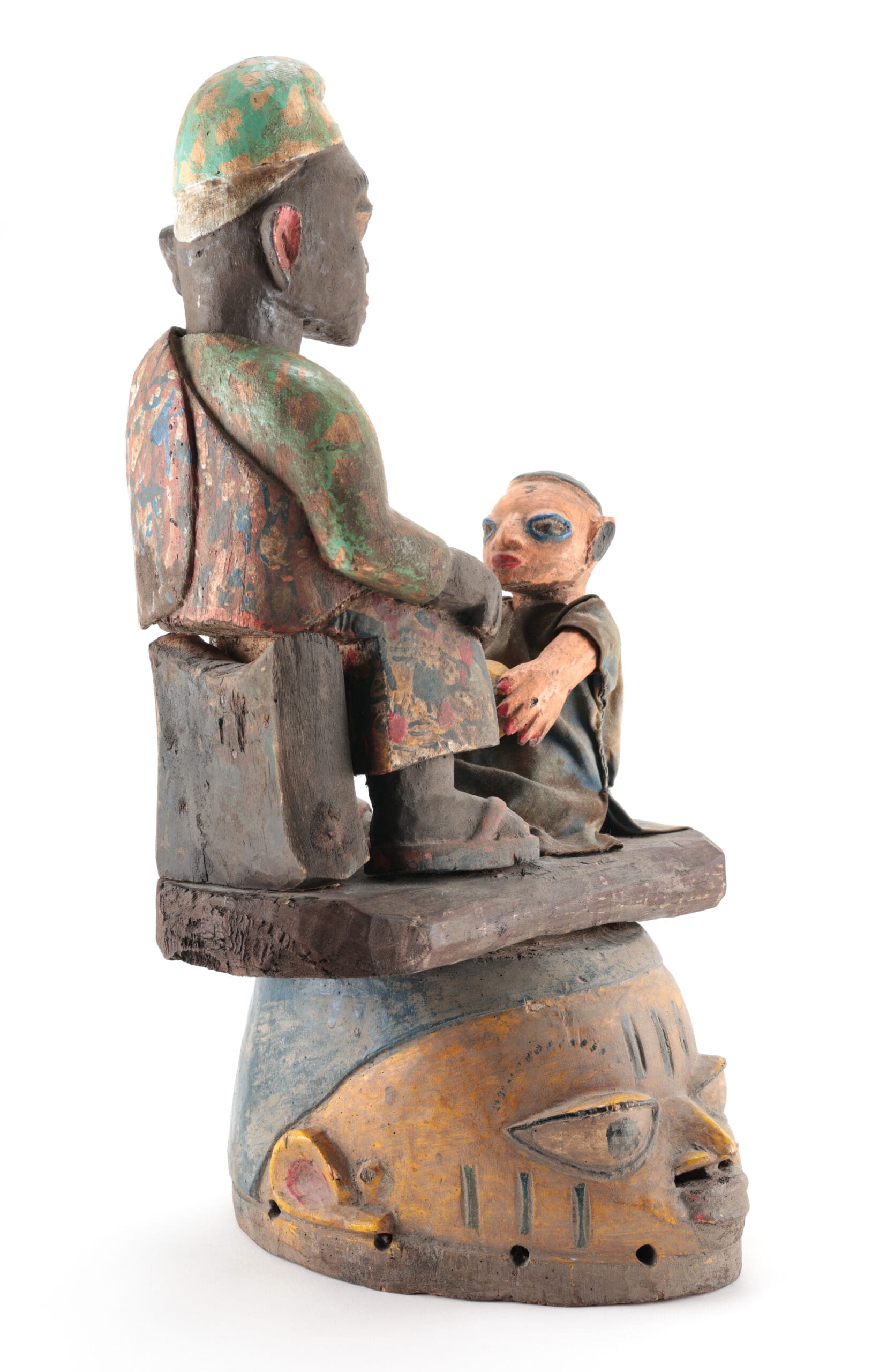 Masque-casque Gelede yoruba avec figures mobiles – Nigeria – photo de détail