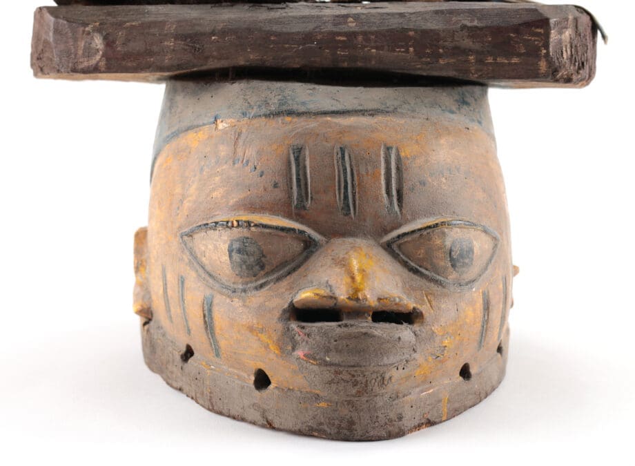 Masque-casque articulé yoruba avec figurines mobiles – Nigeria – Vergulde Kat