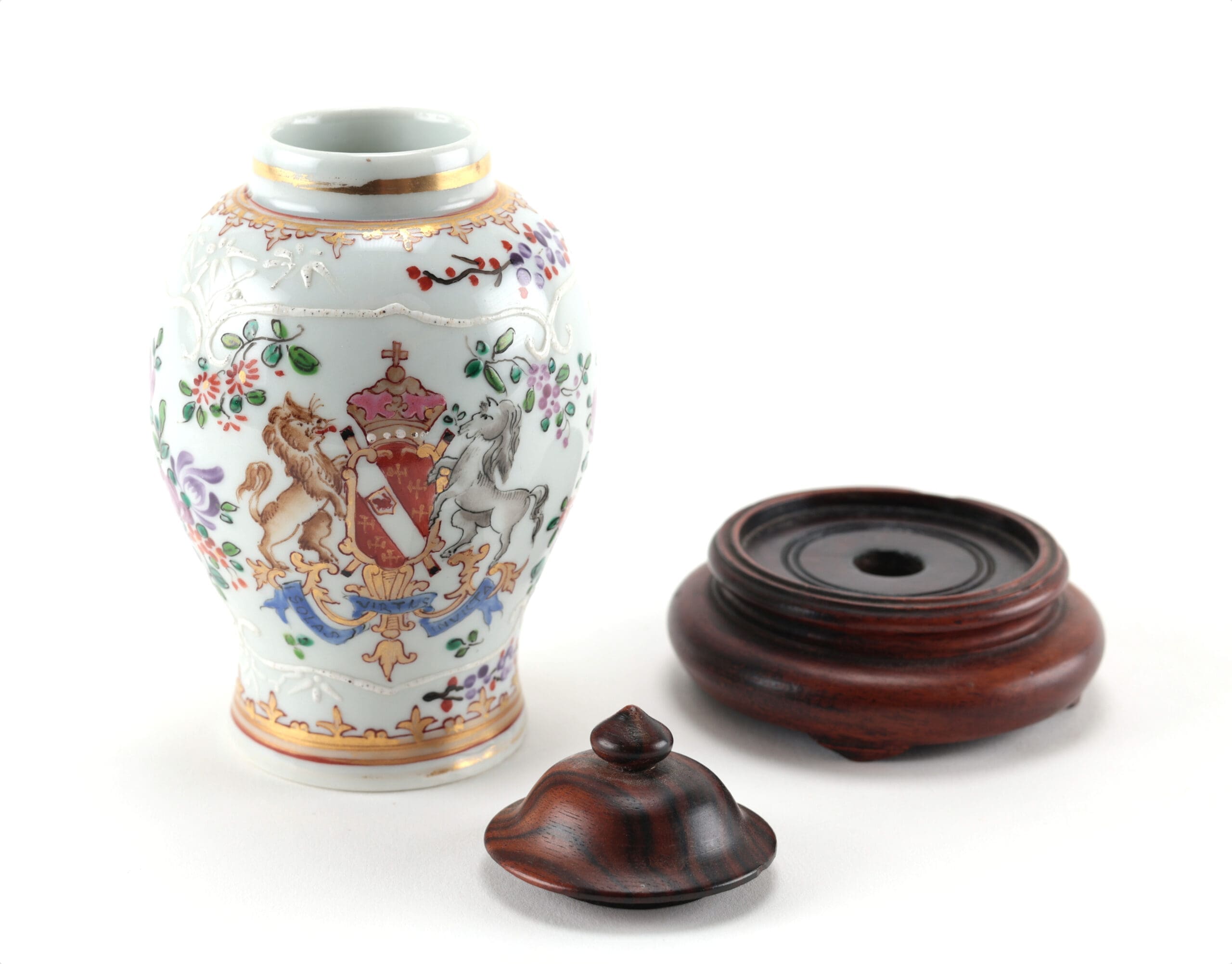 Porcelain tea caddy - French Samson - late 19th century - Imari decor - gilt - oriental figures - detail photo