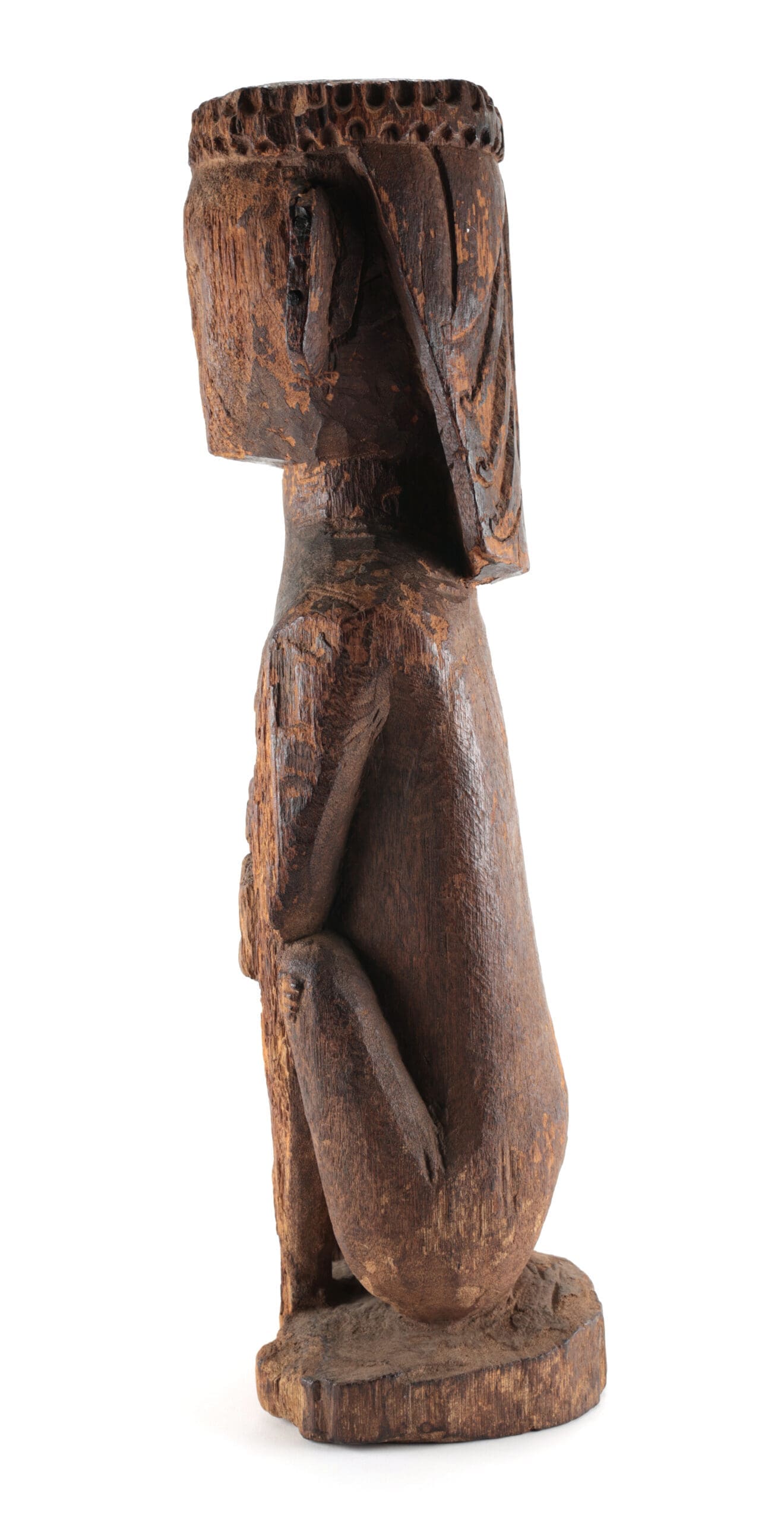 Hampatong beeld van een vrouw – Dayak, Borneo (Indonesië) – detailfoto