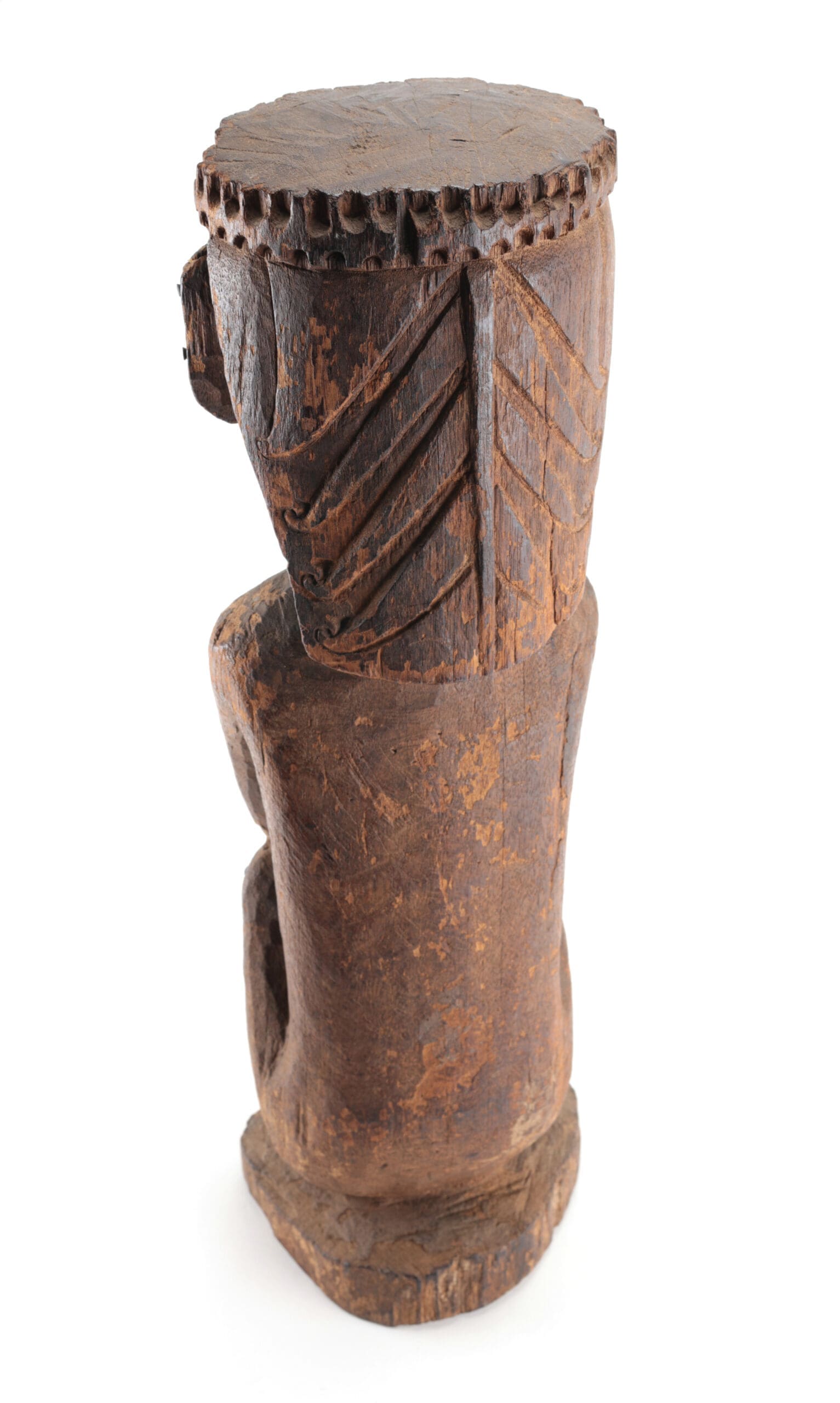 Hampatong beeld van een vrouw – Dayak, Borneo (Indonesië) – detailfoto